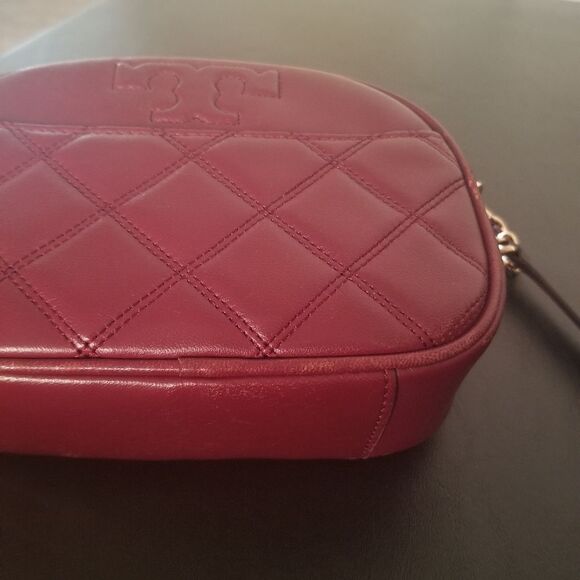 Tory Burch Quilt Crossbody - Picture 8 of 8